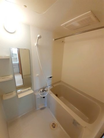 神戸市西区玉津町西河原のアパートの浴室
