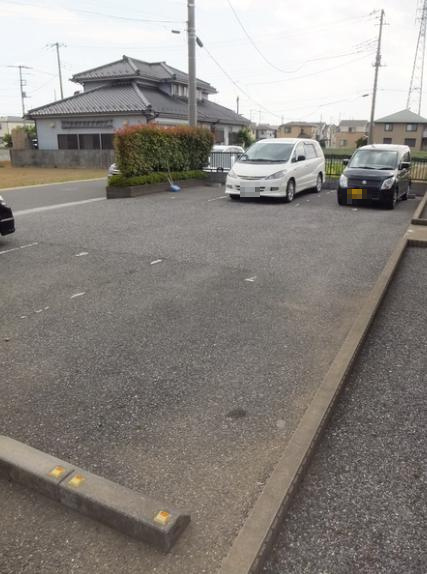 モナハイツの駐車場