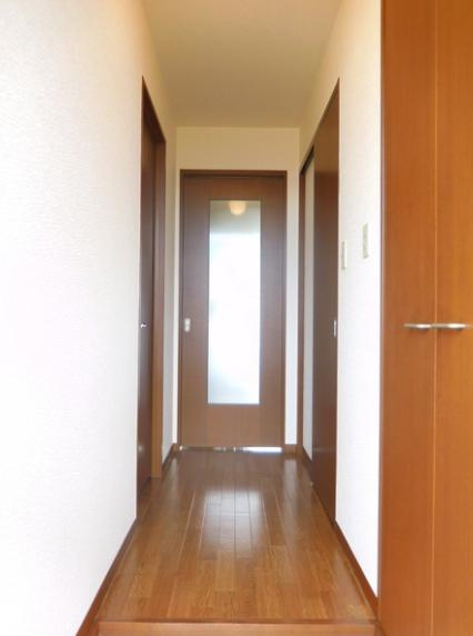 モナハイツの玄関