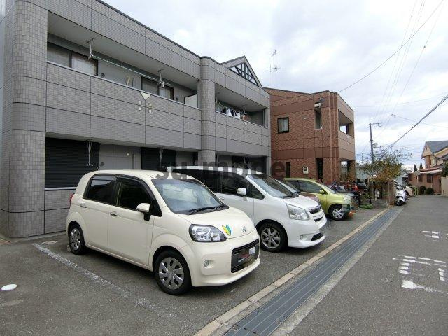 パルハイム郡山の駐車場