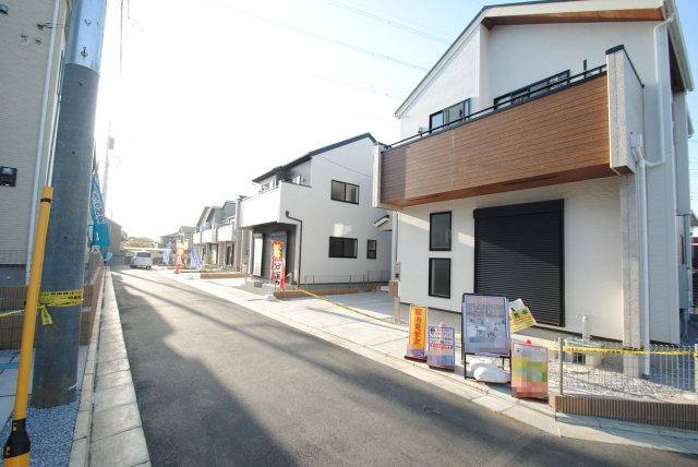 所沢市松郷2期全12棟の前面道路含む現地写真