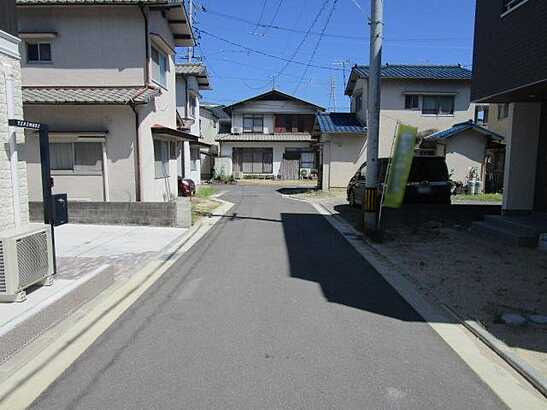 【前面道路含む現地写真】