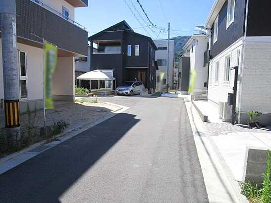 【前面道路含む現地写真】