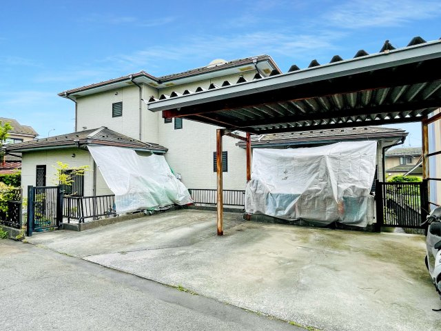 あきる野市下代継　中古戸建の駐車場|屋根付きの駐車場‼
