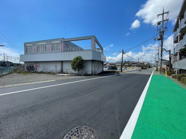 野洲市市三宅　建築条件無し売土地の前面道路含む現地写真