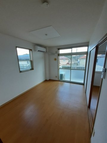 シティハイツ千田Ⅰの居間・リビング|きれいな内装です