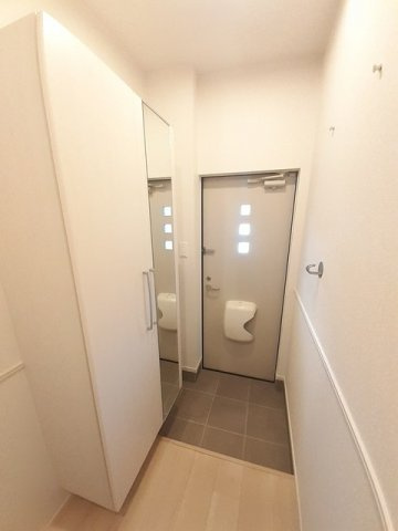 フルールデシャン　Ⅰの玄関|収納もある玄関です