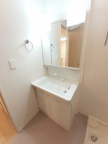 ファミリア　Ⅱの洗面所|コンパクトで使いやすい洗面所