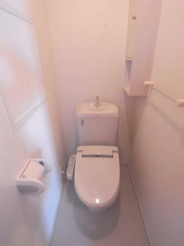 エスペランサのトイレ|落ち着いた色調のトイレです