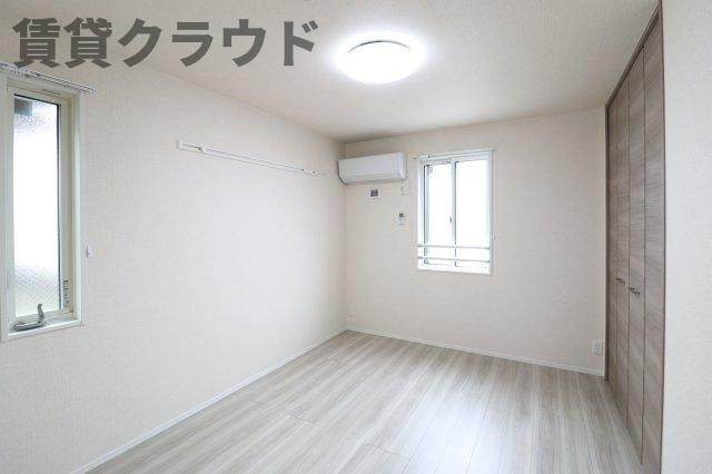 ラシーヌの寝室|落ち着いた色調の寝室です