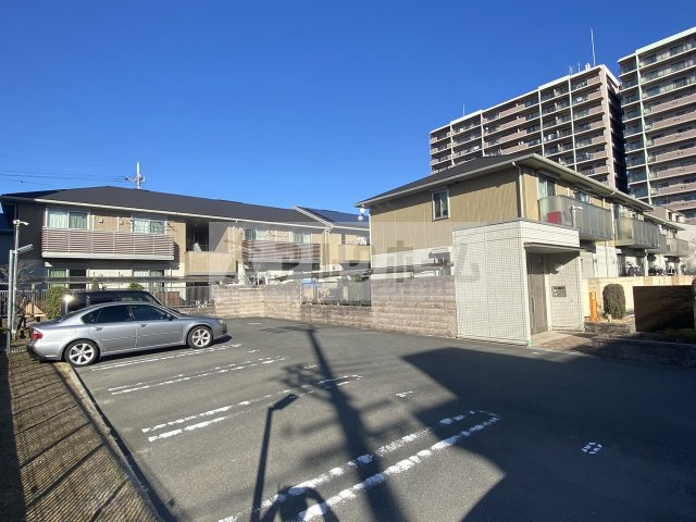 ラグジュアリー・ヴィレッジA棟の外観