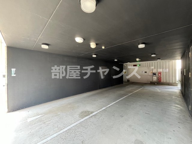 スクエア名駅南の駐車場