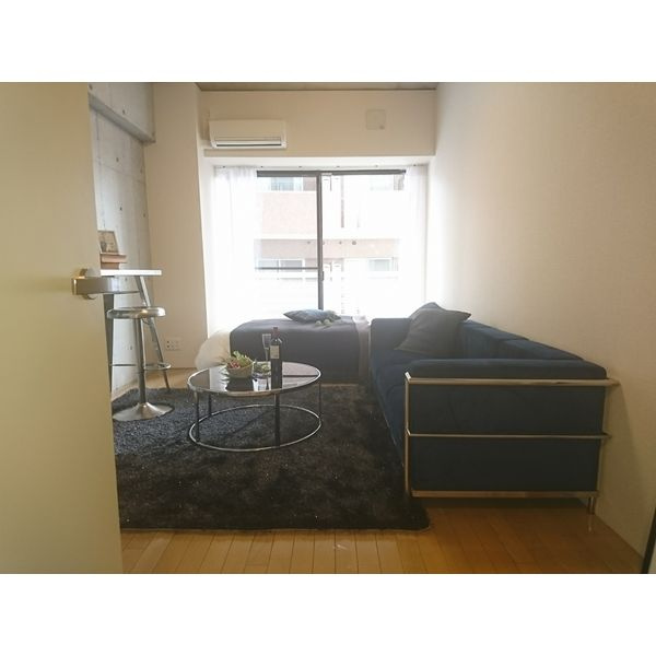 スクエア名駅南の居間・リビング