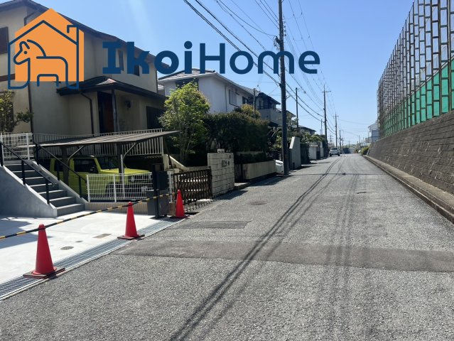 神戸市西区糀台　B号地　新築戸建の前面道路含む現地写真|●資料・カタログのご請求無料●最寄駅の西神中央駅までは徒歩19分。駅ちかで通勤や通学に便利な立地です