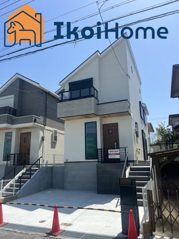 神戸市西区糀台　B号地　新築戸建の外観|駐車スペースにはお車を3台駐車できます。贅沢なほど生活設備が豊富でロフトもついています！