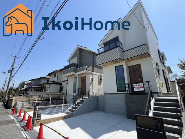 神戸市西区糀台　B号地　新築戸建の前面道路含む現地写真|弊社独自で毎月５組限定「人気オプション３点パック」カーポート・バルコニー・ウッドデッキを１万円で取付