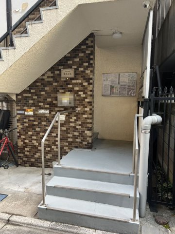 高久ビルのエントランス