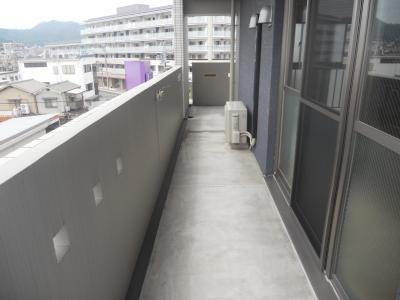 アテナリー右京のバルコニー