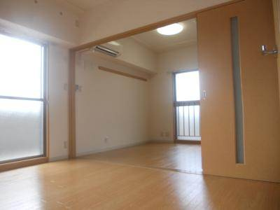 アテナリー右京の居間・リビング