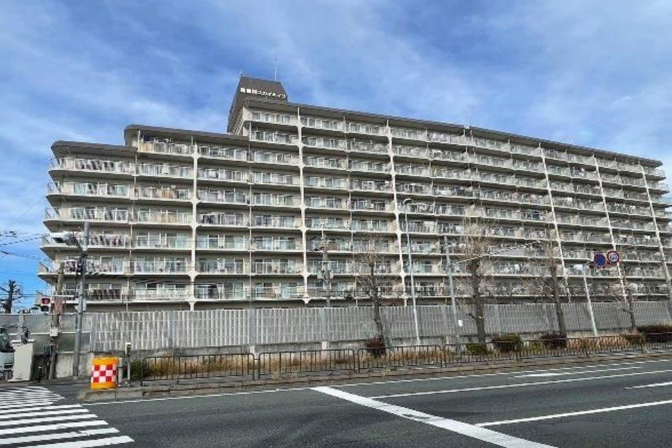 寝屋川スカイハイツの外観|新しい生活にいかがでしょうか？外観はお住まいの顔になります。こだわりたいポイントですね。水回りリフォームやリノベーションも承ってます。
■現地見学・資金計画相談・住宅ローン相談もお問合せ受付中■
