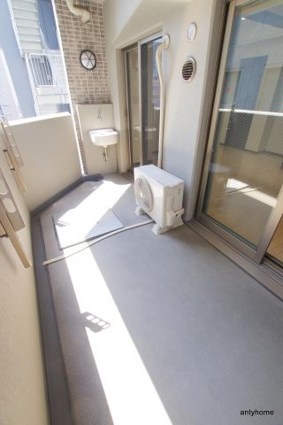 エステムプラザ梅田EAST　仲介手数料無料のバルコニー