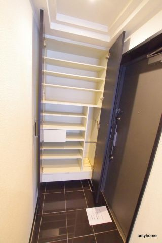 エステムプラザ梅田EAST　仲介手数料無料の玄関