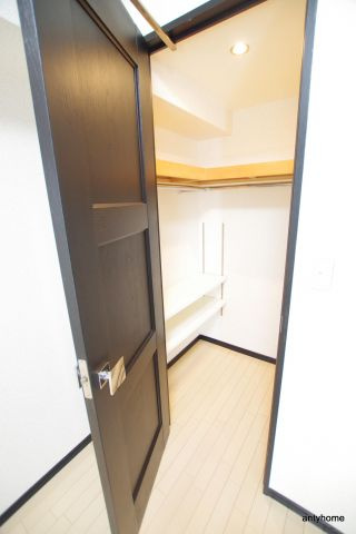 エステムプラザ梅田EAST　仲介手数料無料の収納