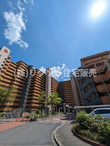 ふぁみーゆ寝屋川セントラルパークB棟の外観|新しい生活にいかがでしょうか？外観はお住まいの顔になります。こだわりたいポイントですね。水回りリフォームやリノベーションも承ってます。
■現地見学・資金計画相談・住宅ローン相談もお問合せ受付中■