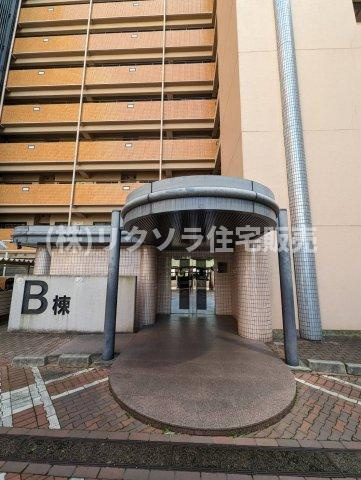 ふぁみーゆ寝屋川セントラルパークB棟のエントランス|エントランス
■物件内覧・資金計画相談・住宅ローン相談、リフォーム相談、お問合せ受付中■
※当日・翌日のご内覧、ご相談はお電話でのお問合せがスムーズです！