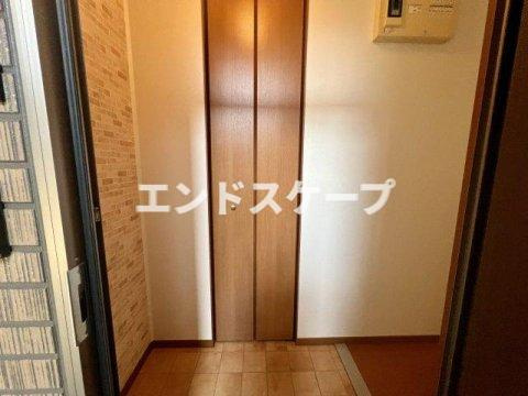 プレミール　A棟の玄関|高崎、前橋、伊勢崎エリアのお部屋探しはエンドスケープまで！お客様の理想お聞かせ下さい♪