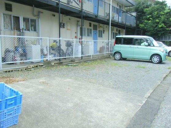 八王子市横川町のアパートの駐車場