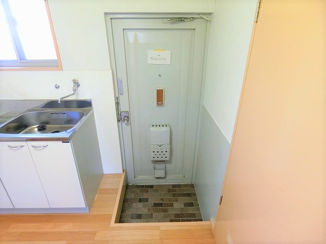 コーポ和幸の玄関