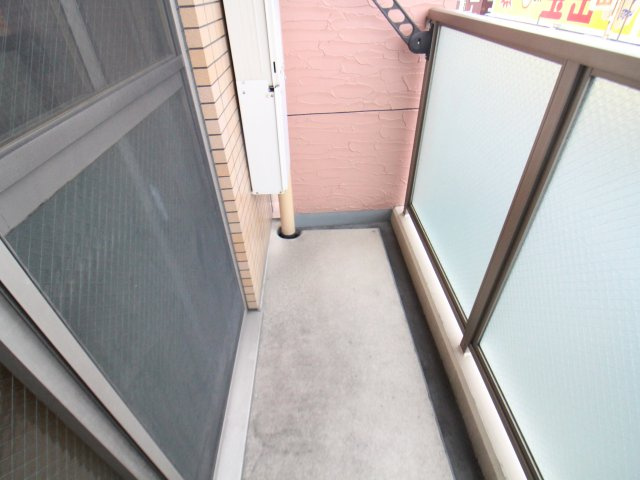 オズレジデンス花園のバルコニー|暖かな日差しのふりそそぐバルコニー