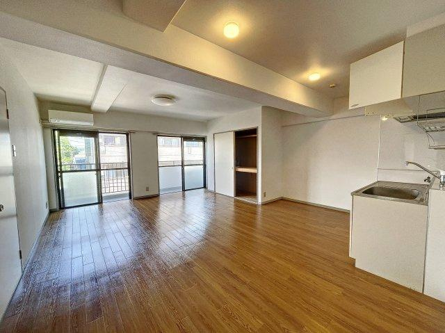 川崎市多摩区宿河原２丁目の賃貸マンションの居間・リビング