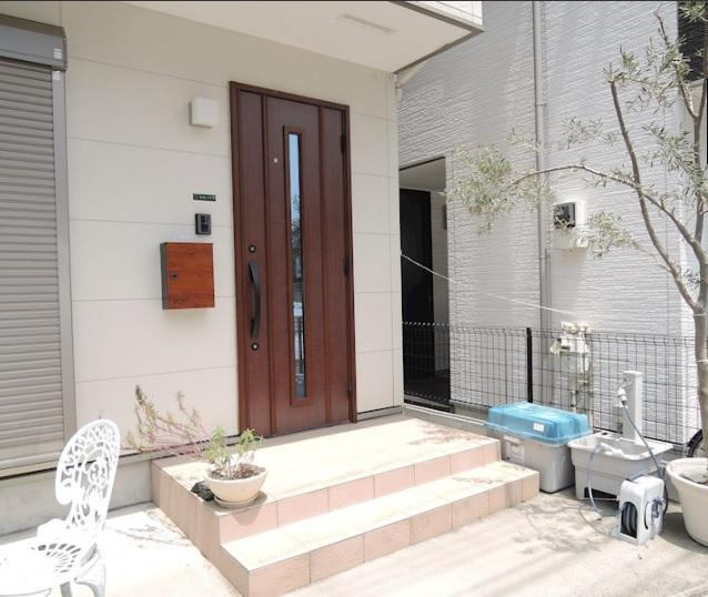 金井ハウスのエントランス