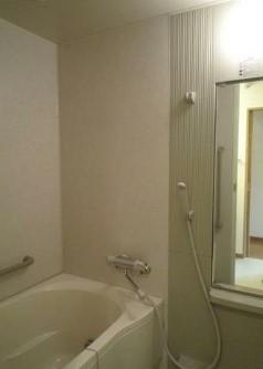 稲城市東長沼の賃貸マンションの浴室