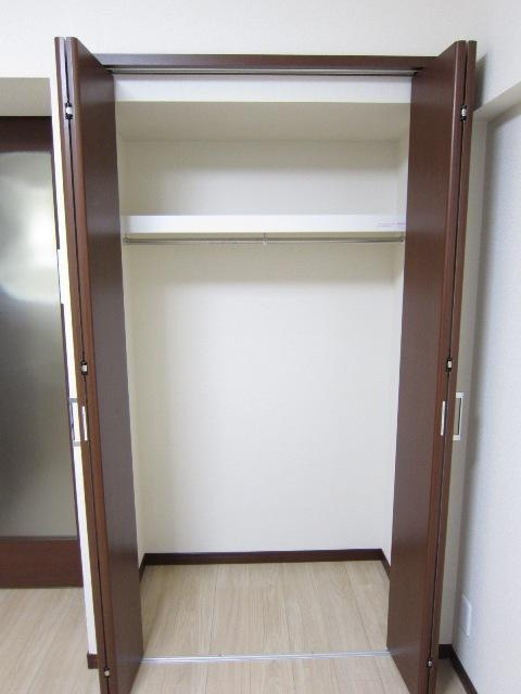 川崎市高津区下作延２丁目の賃貸マンションの収納