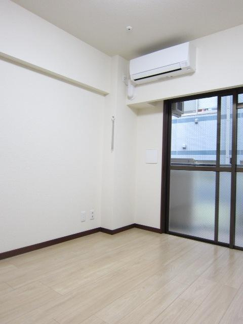 川崎市高津区下作延２丁目の賃貸マンションの居間・リビング