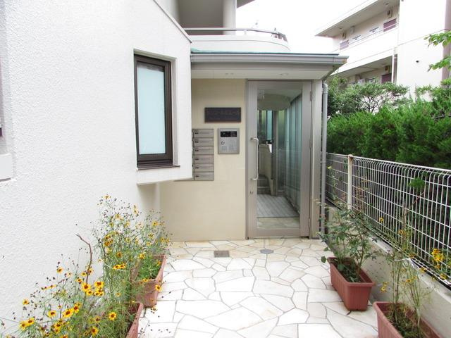 川崎市高津区下作延２丁目の賃貸マンションのエントランス