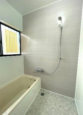 向原2丁目戸建の浴室