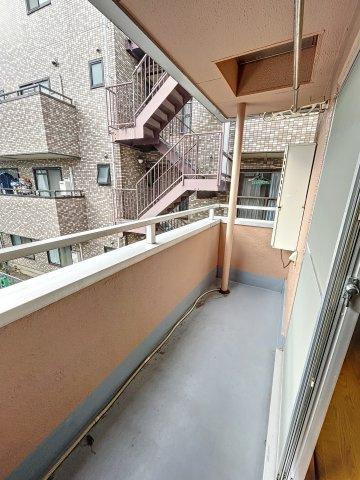 川崎市中原区上新城１丁目の賃貸マンションのバルコニー