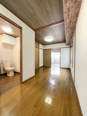 川崎市中原区上新城１丁目の賃貸マンションの居間・リビング