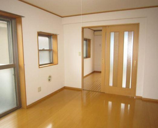 川崎市多摩区菅北浦３丁目の賃貸マンションの居間・リビング