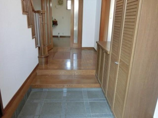 美山台住宅の玄関