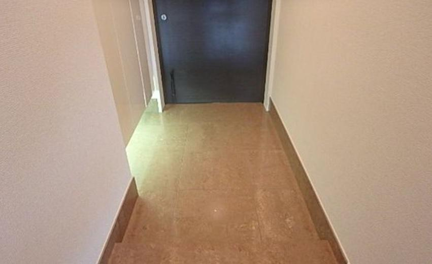 ガーデンホーム西国分寺の玄関