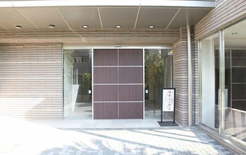 ガーデンホーム西国分寺のエントランス