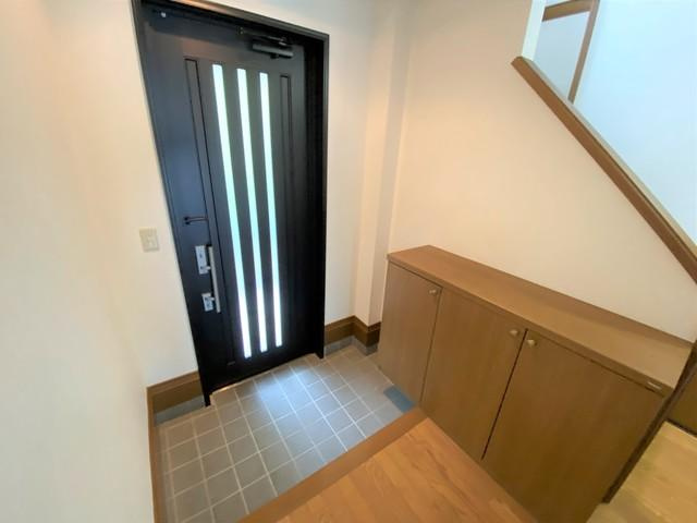 グリーンヴィラ・麻生の玄関