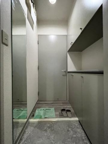 ロイヤルアーバン駒場東大の玄関