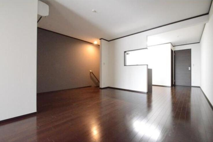 フォレストメゾン千歳の居間・リビング