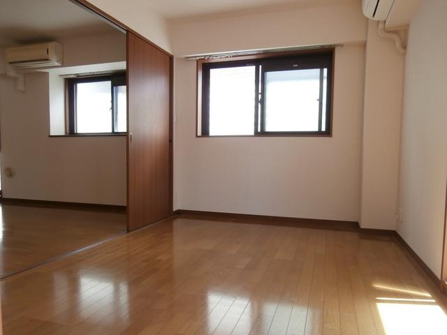 ガーデンフォート目黒の居間・リビング